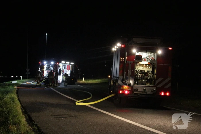 Personenauto uitgebrand op afrit van snelweg