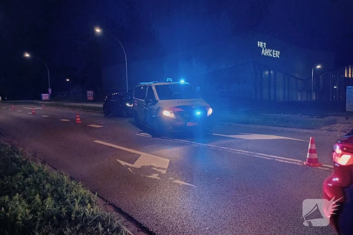Schade na aanrijding tussen drie voertuigen