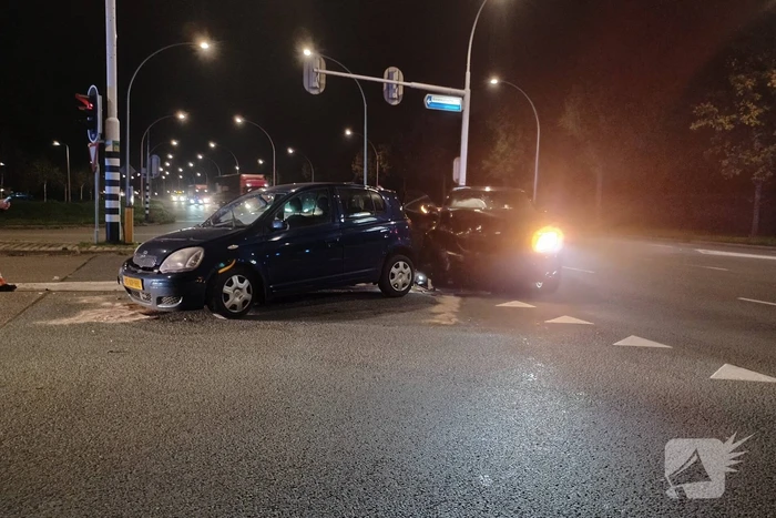 Schade na aanrijding tussen drie voertuigen
