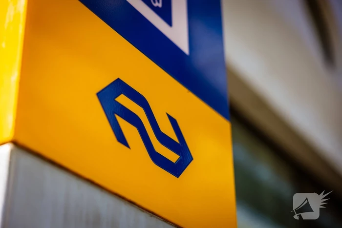 Jongeren leggen al langere tijd stenen op spoor