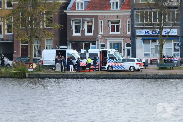 Overleden persoon aangetroffen in de Amstel