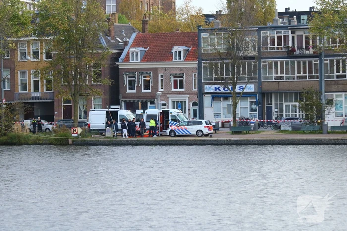 Overleden persoon aangetroffen in de Amstel