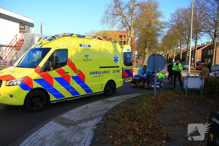 Man op fiets gewond bij botsing met auto