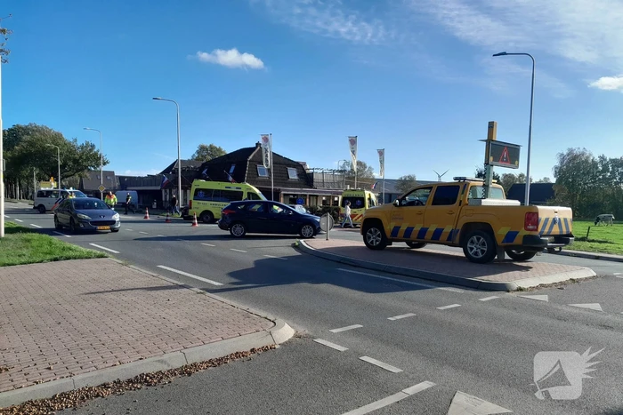 Twee gewonden bij botsing op kruispunt