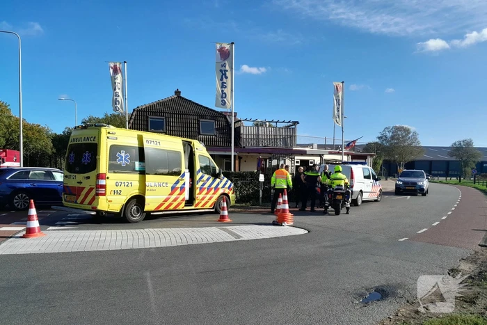 Twee gewonden bij botsing op kruispunt
