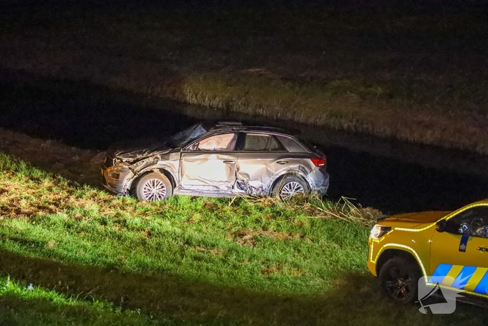 Automobiliste slaat meerdere keren over de kop