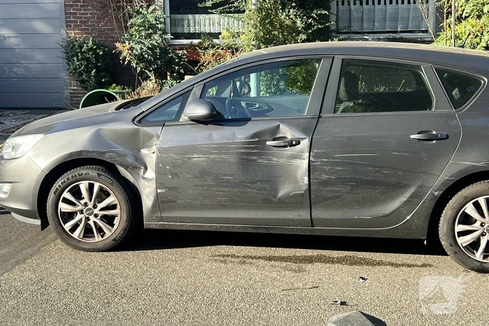 Veel schade bij ongeval tussen twee personenauto's