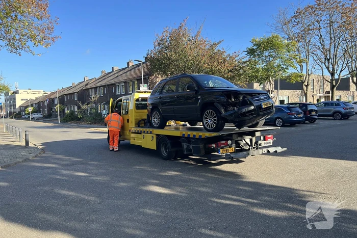 Veel schade bij ongeval tussen twee personenauto's