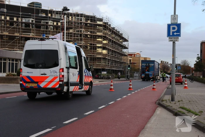 Man van 84 overleden bij aanrijding met vrachtwagen