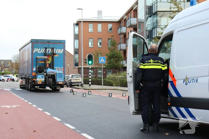 Man van 84 overleden bij aanrijding met vrachtwagen