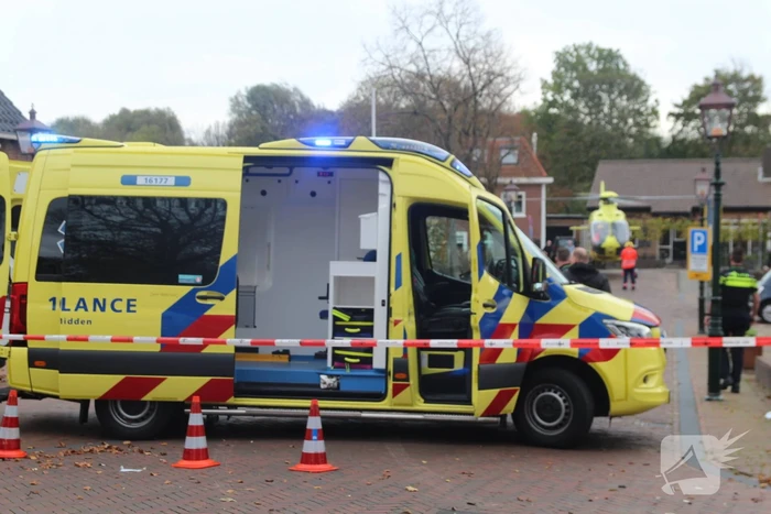 Traumahelikopter landt op brug