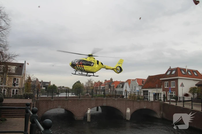 Traumahelikopter landt op brug