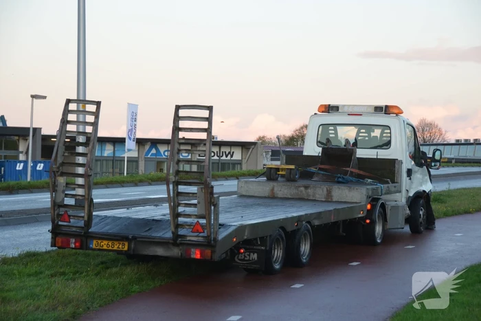 Flinke schade na aanrijding tussen twee bestelbussen