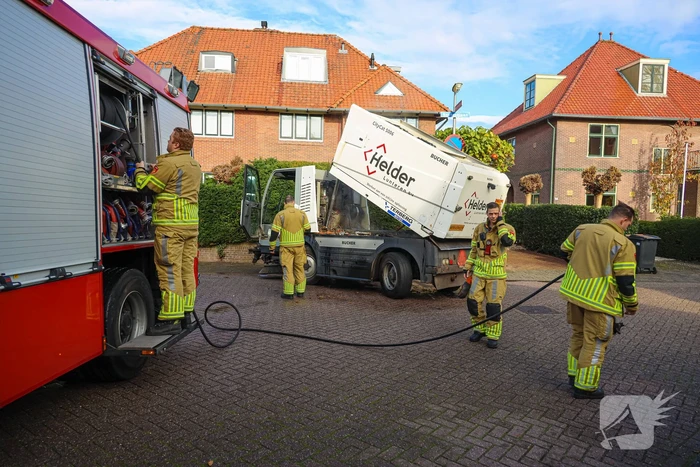 Veegwagen begint spontaan te roken