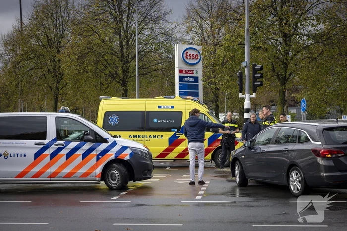 Scooterrijdster gewond bij verkeersongeval