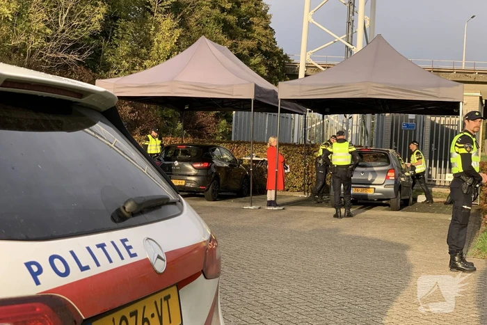 Verkeerscontrole op het terrein van de brandweer