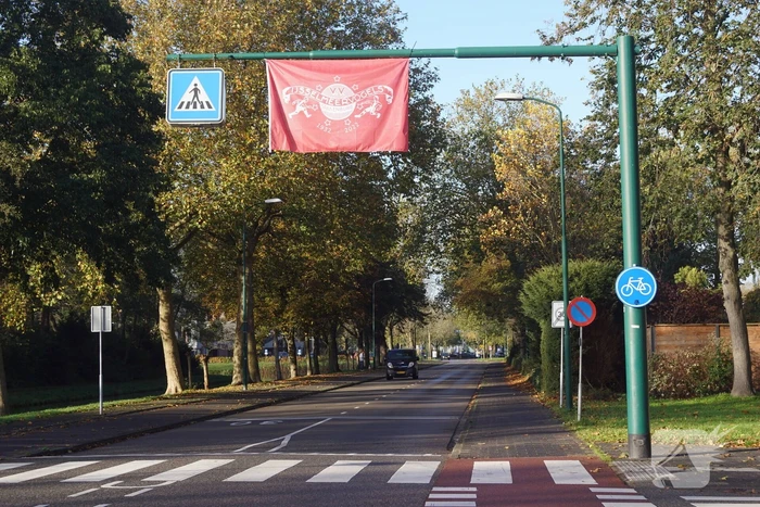 Vlaggen van IJsselmeervogels opgehangen