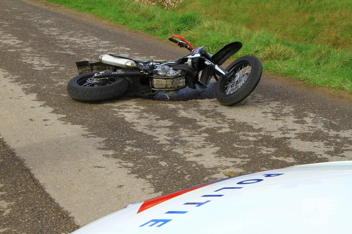 Bestuurder crossmotor gewond na val