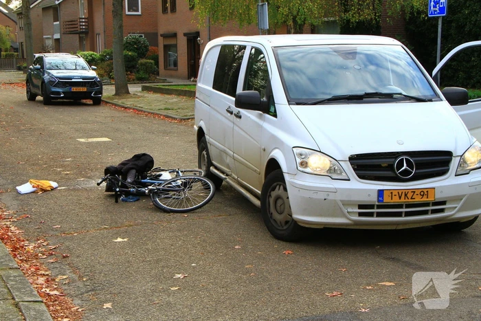 Fietser aangereden door pakketbezorger