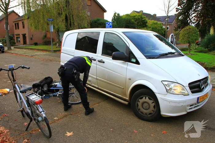 Fietser aangereden door pakketbezorger