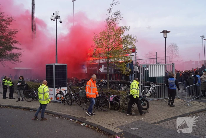 Veel supporters bij voetbalderby