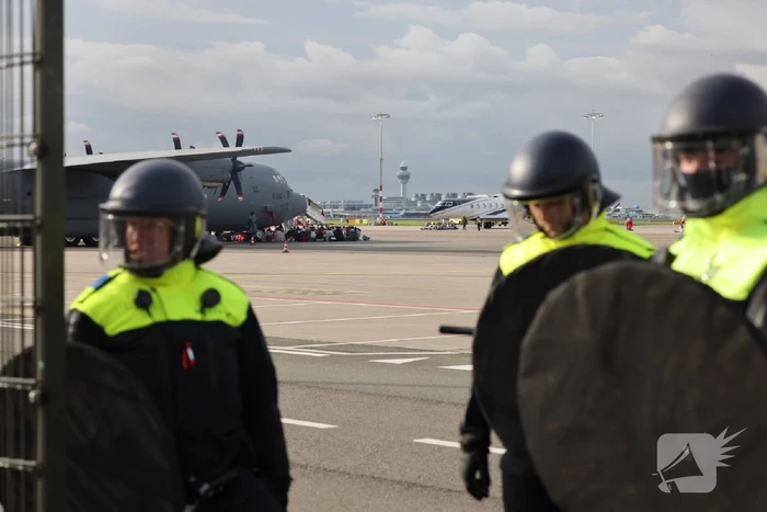 Ruim honderd klimaatactivisten gearresteerd