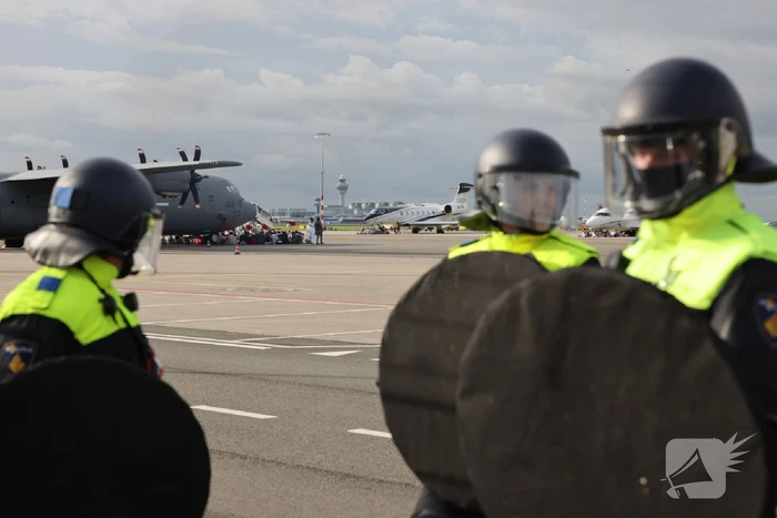 Ruim honderd klimaatactivisten gearresteerd