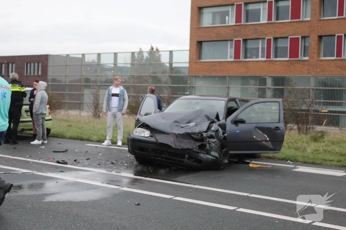 Aanrijding tussen vier voertuigen