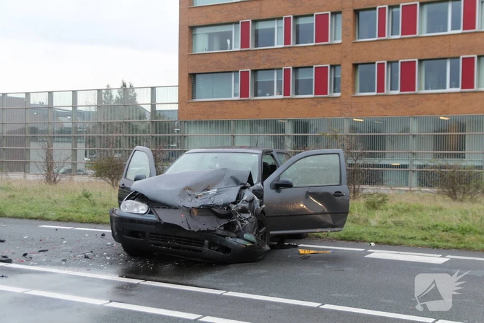 Aanrijding tussen vier voertuigen
