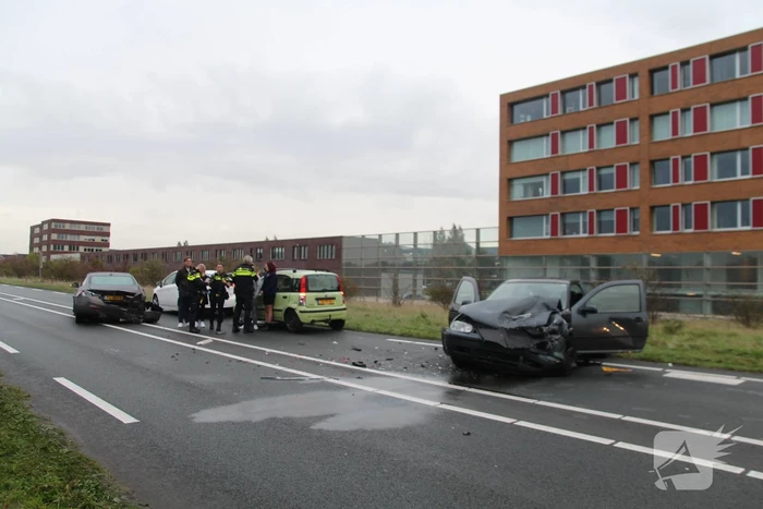 Aanrijding tussen vier voertuigen