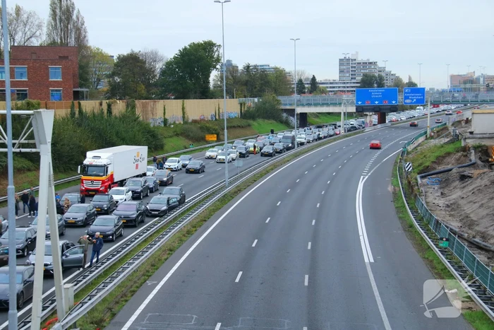 Flinke file na storing Schipholbrug
