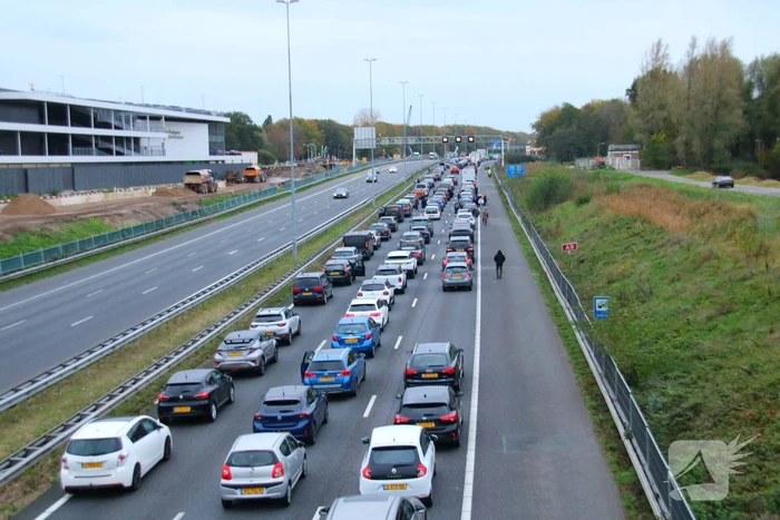 Flinke file na storing Schipholbrug