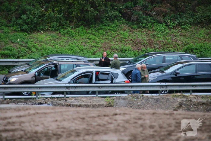 Flinke file na storing Schipholbrug