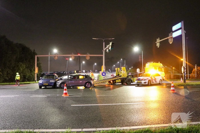 Ongeval nadat automobilist door rood rijdt
