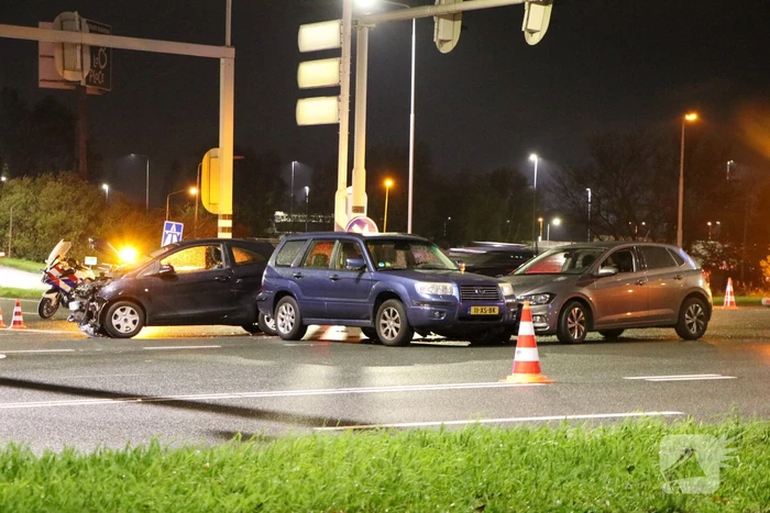 Ongeval nadat automobilist door rood rijdt