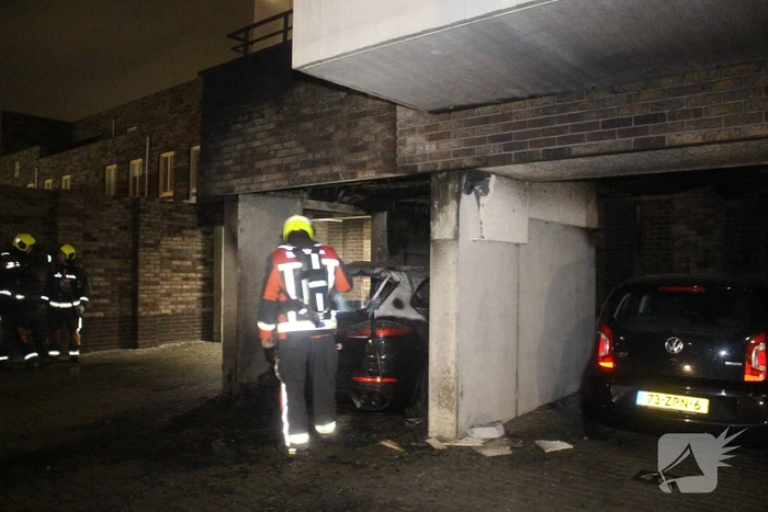 Diverse woningen ontruimd na autobrand