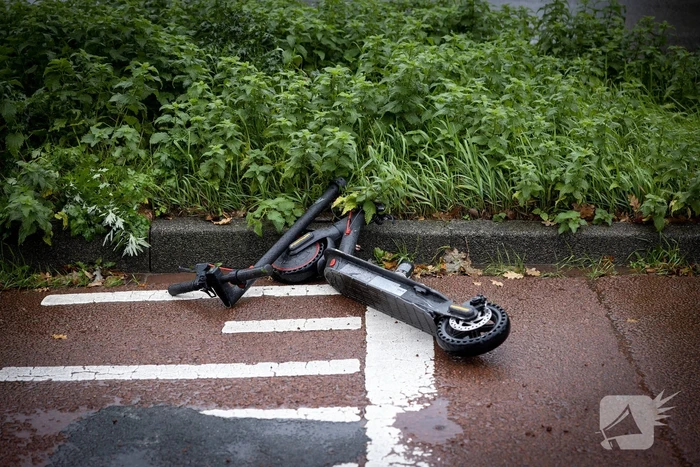 Jongen gewond bij botsing met elektrische step tegen auto