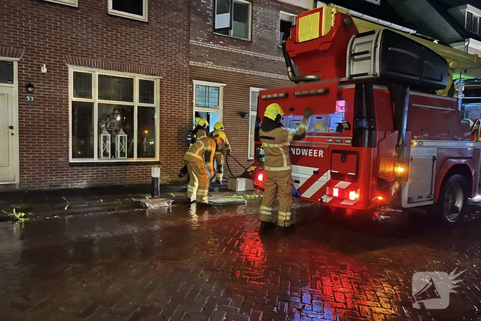 Hevige brand in schoorsteen van woning