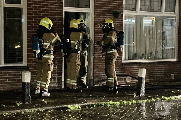 Hevige brand in schoorsteen van woning