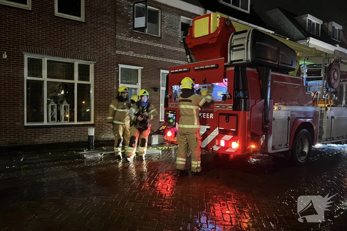 Hevige brand in schoorsteen van woning