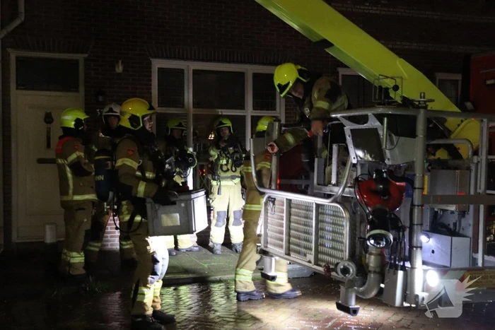 Hevige brand in schoorsteen van woning