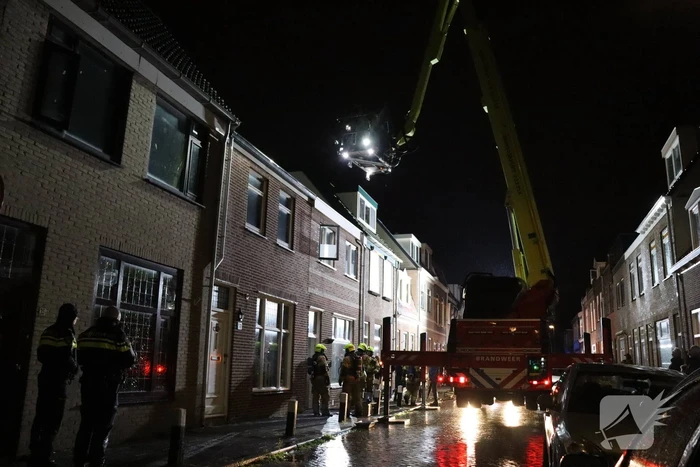 Hevige brand in schoorsteen van woning