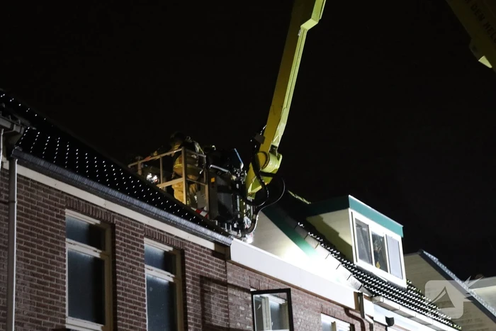 Hevige brand in schoorsteen van woning