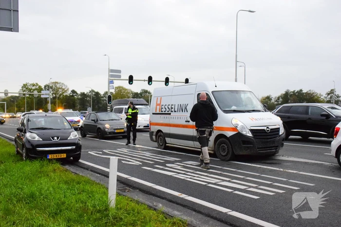 Twee bestelbussen en personenwagen betrokken bij kettingbotsing