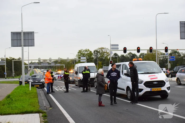 Twee bestelbussen en personenwagen betrokken bij kettingbotsing