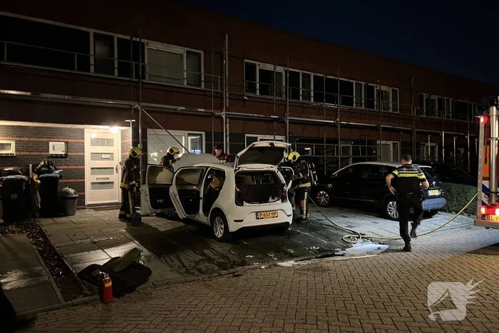 Personenwagen loopt flinke schade op door brand