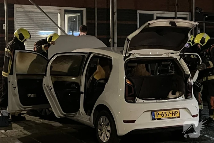 Personenwagen loopt flinke schade op door brand