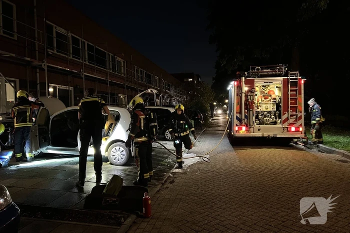 Personenwagen loopt flinke schade op door brand