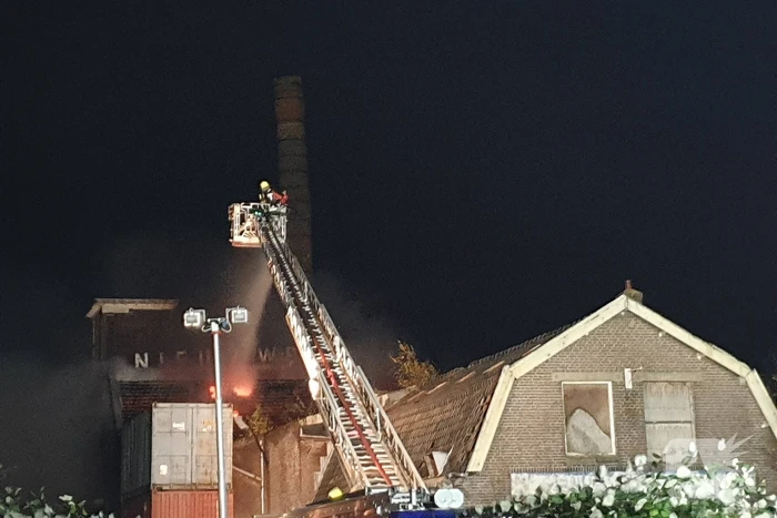 Grote brand in bedrijfspand