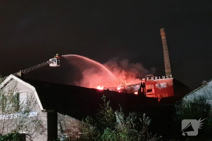 Grote brand in bedrijfspand